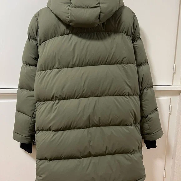 Aritzia Super Puff - Picture 4 of 4